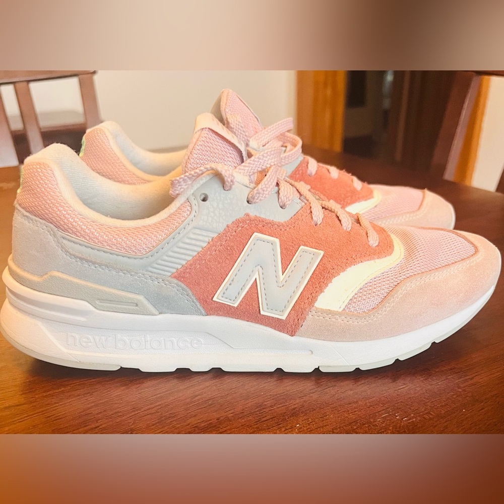 Women’s New Balance 997H Size 8